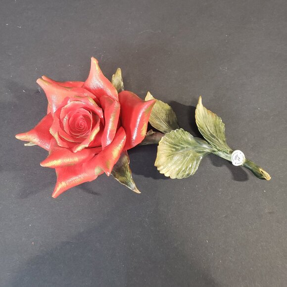 Beautiful Vintage Capodimonte Fine Porcelain Red and Gold Rose Figurine 7" - Picture 1 of 10